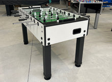 Lade das Bild in den Galerie-Viewer, Garlando Tischkicker Master Cup Black &amp; White
